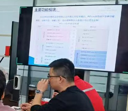 现场大屏展示的 PVTsim 软件功能模块课件，页面标题为「主要功能模块：」