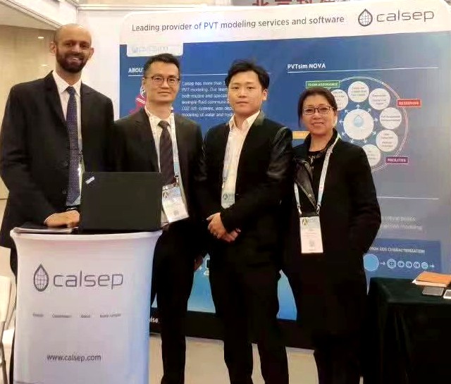 CALSEP 与北京嘉城恒业人员在展台前的合影