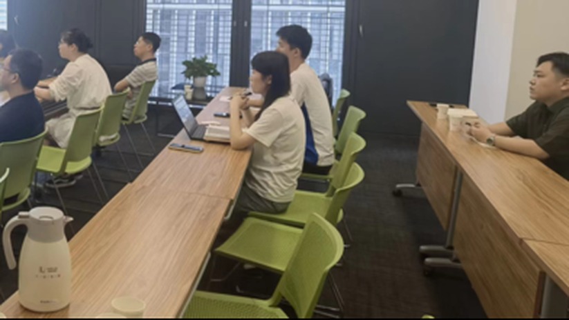 交流现场参训人员围绕流体相态问题记录与提问
